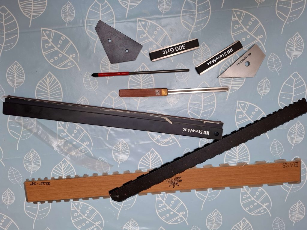 Fret levelling tools